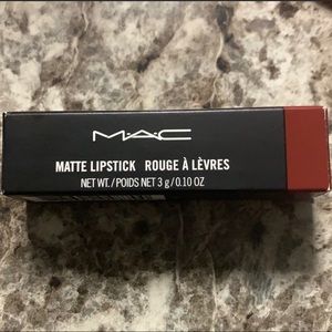 BRAND NEW NEVER USED 💥MAC lipstick matte IN BOX
